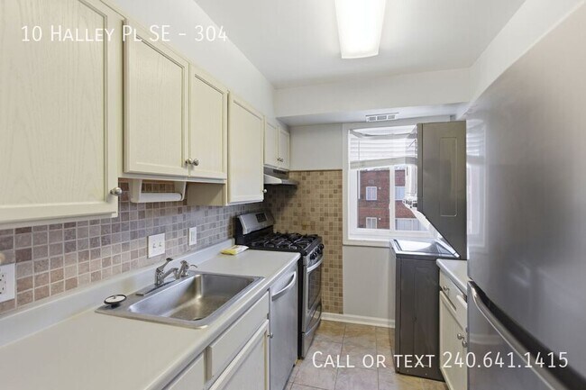 Building Photo - 10 Halley Pl SE