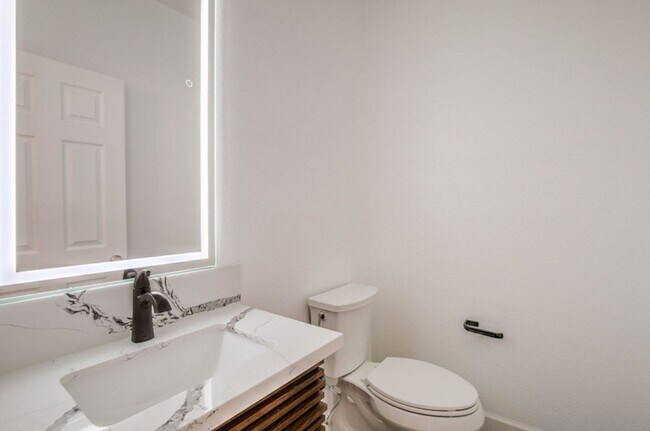 Building Photo - 2840 Blythswood Square