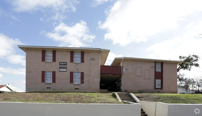 Primary Photo - Town Lake Apartments