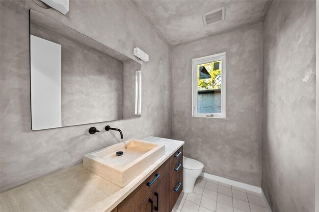 Building Photo - 2904 Westhill Dr