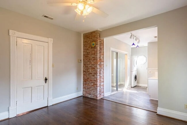 Building Photo - Very Spacious 2 Bed 2.5 Bath Home!