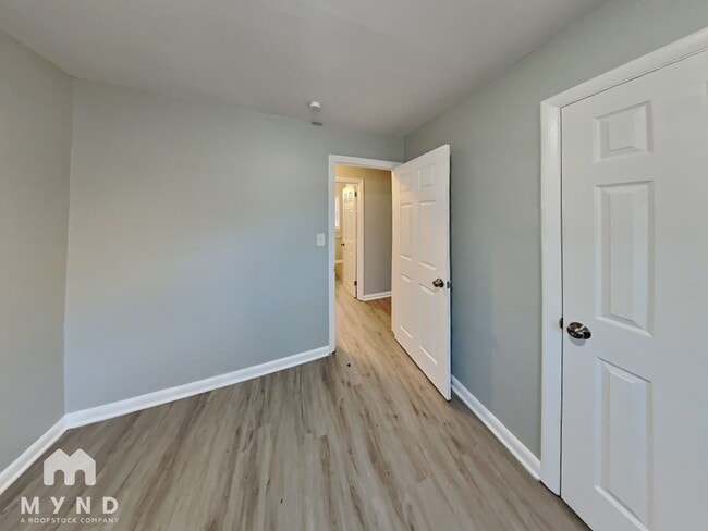 Building Photo - 303 Alda Dr