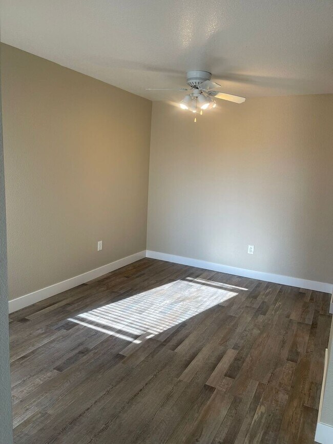 Building Photo - 5055 W Hacienda Ave