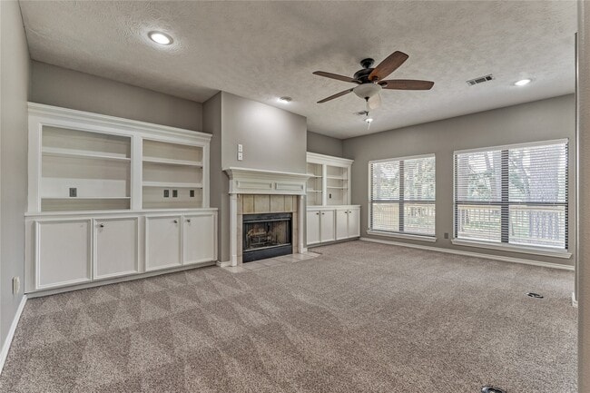 Building Photo - 13707 Fountainview Dr