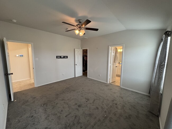 Building Photo - 8506 Stonehollow Dr