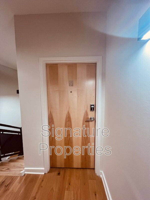 Building Photo - 712 High St