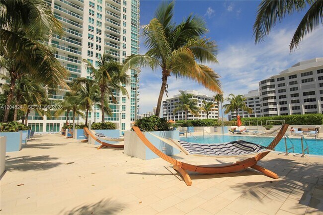 Building Photo - 950 Brickell Bay Dr