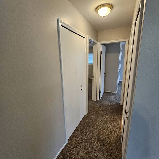 Building Photo - Updated 2 Bed Ranch Condo w/ Garage in Chesterfield, Prime Location