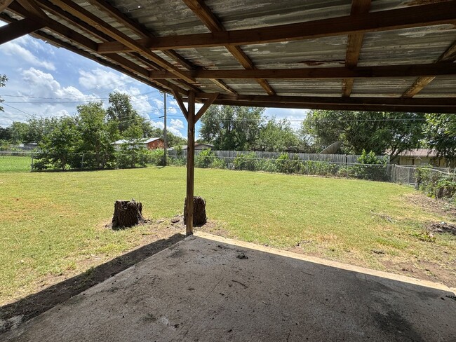 Building Photo - 2308 NW Woodridge Dr