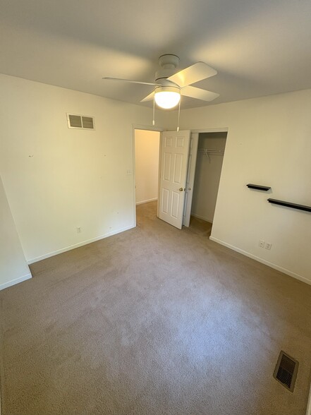 3rd bedroom - 2562 Creve Coeur Dr
