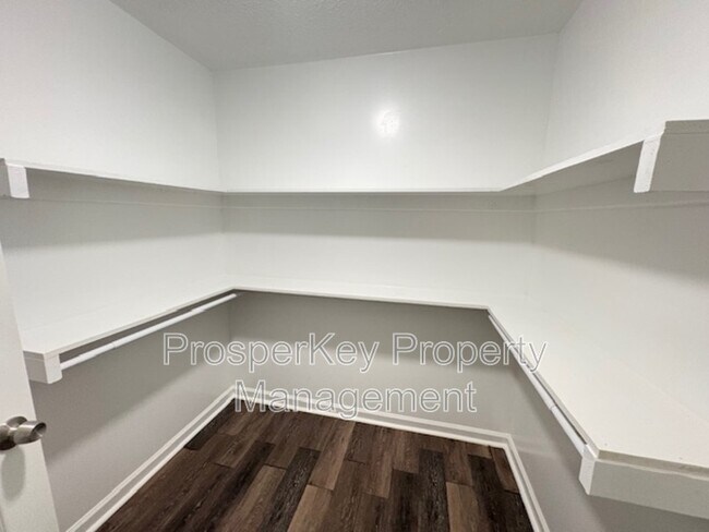 Building Photo - 4617 Rosemont Dr