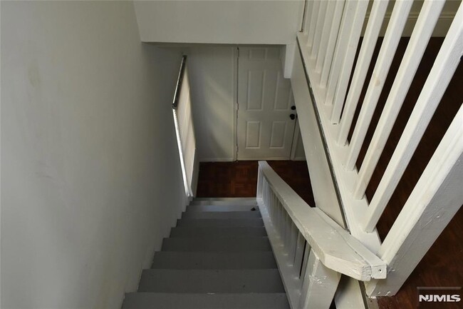 Building Photo - 129 Central Pl