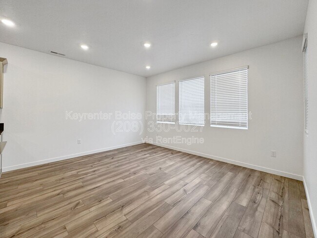 Building Photo - 4119 W Perspective St