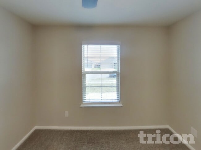 Building Photo - 8832 Ring Gold Dr