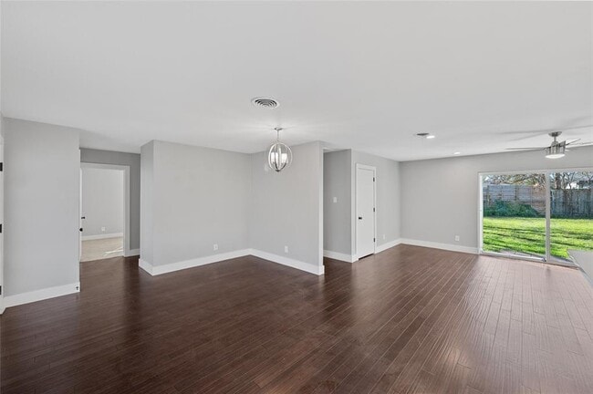 Building Photo - 1305 Glenwood Dr