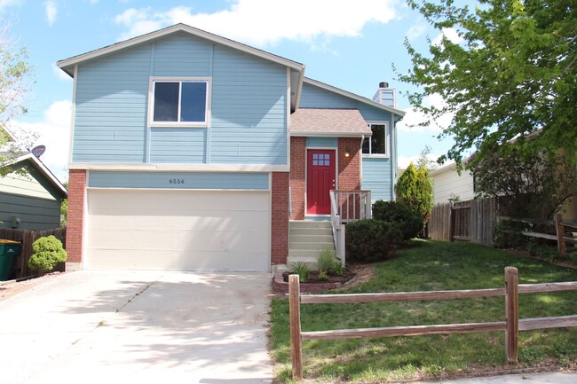 Primary Photo - 3 Bedroom/ 2 Bath Bi-Level Home with Fence...