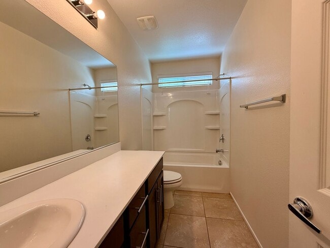 Building Photo - 3 BED 2.5 BATH 2 CAR GARAGE HOME w/ LOFT &...