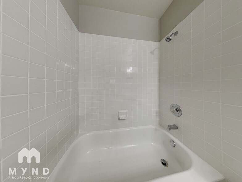 Building Photo - 2835 Floral Peak Dr