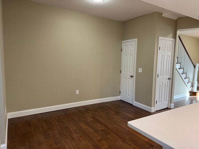 Building Photo - 604 N Augusta Ave