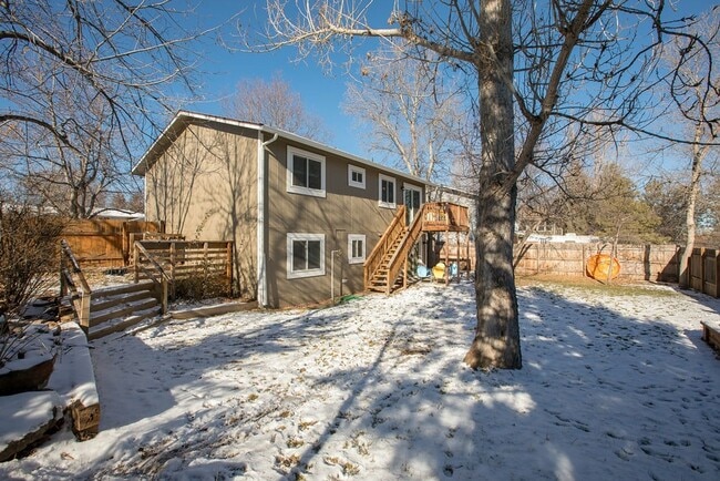 Building Photo - Charming 3-Bedroom Home on a Spacious Corn...