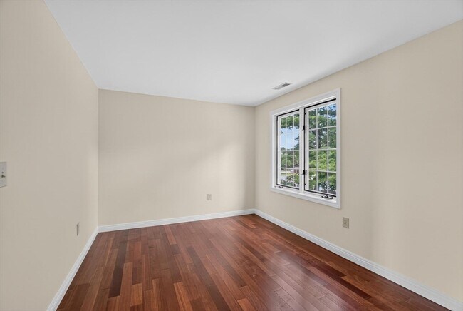 Building Photo - 128 Parker St