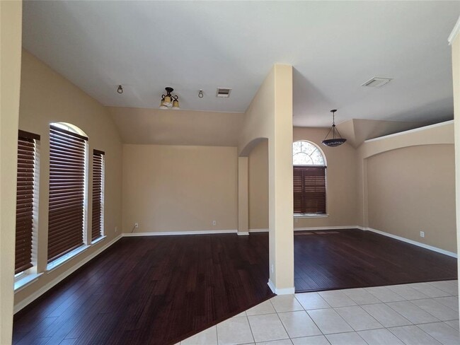 Building Photo - 1124 Springbrook Rd