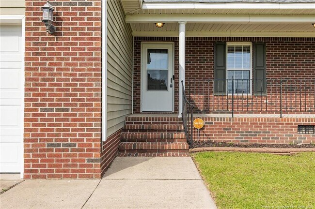 Building Photo - 1323 Shoshone Pl