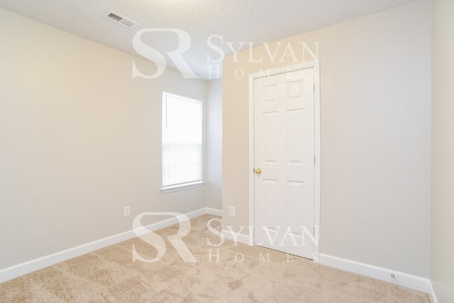 Building Photo - Carve Out a Great Life Here!