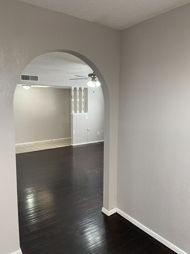 Building Photo - Home For Rent