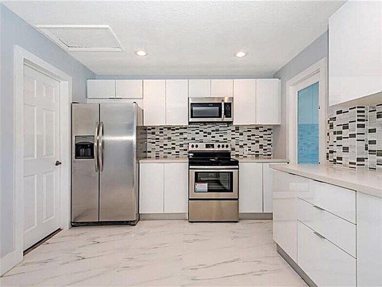 Building Photo - 5770 NE 18th Ave