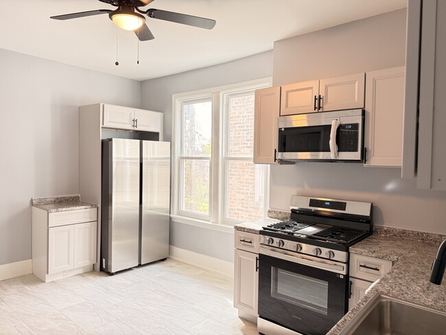 Building Photo - 3821 W Fillmore St