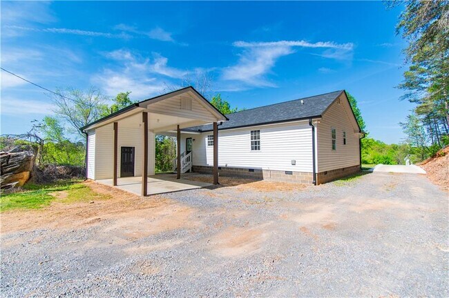 Building Photo - 270 Irwin Mill Rd SE