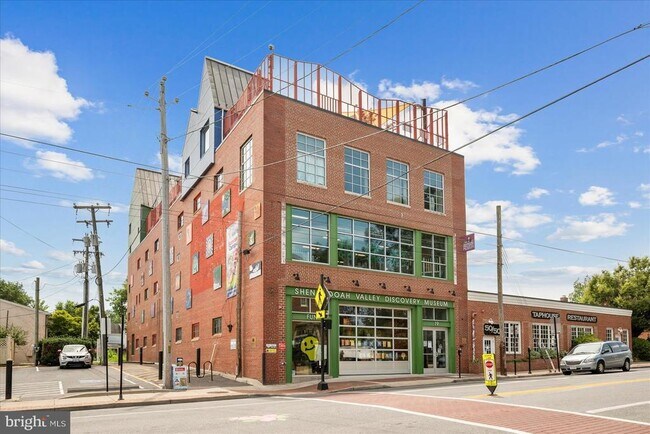 Building Photo - 402 S Loudoun St