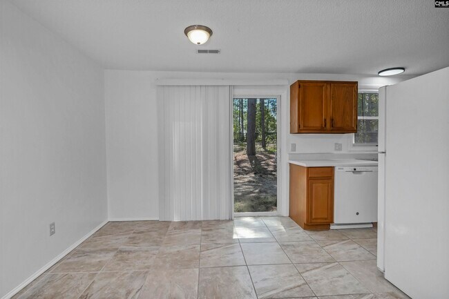 Building Photo - 220 N Donar Dr