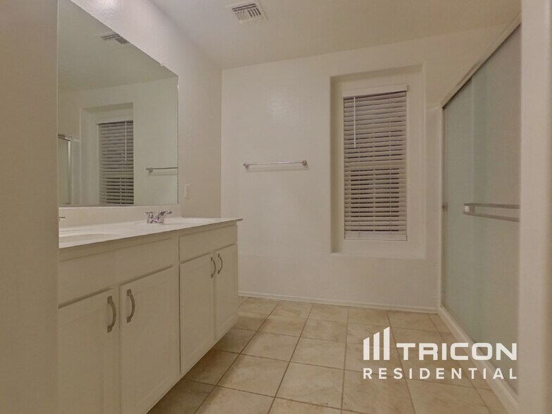 Building Photo - 16221 W La Ventilla Way