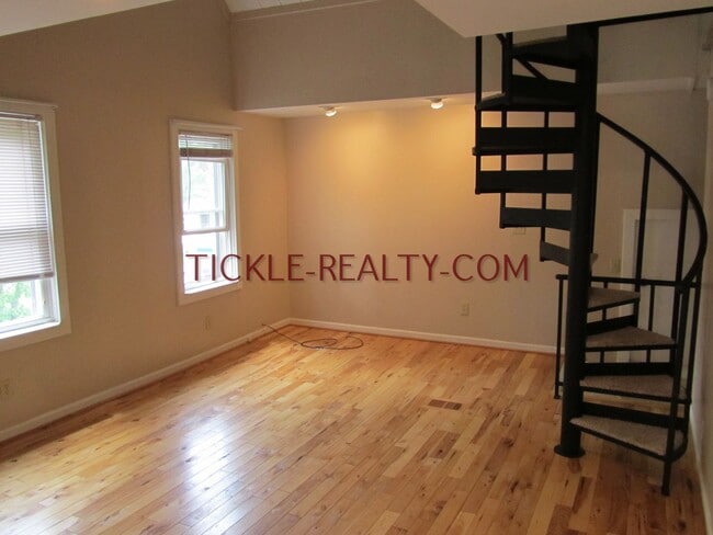 Building Photo - 839 Meigs St