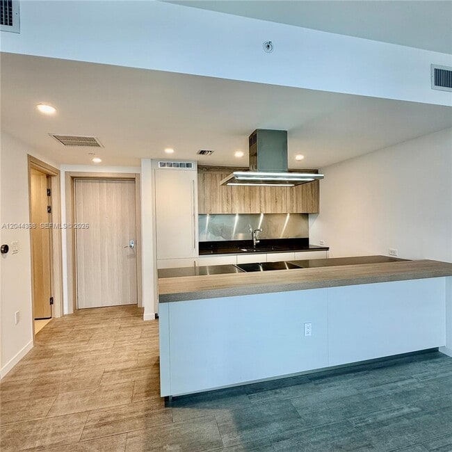 Building Photo - 1000 Brickell Plaza