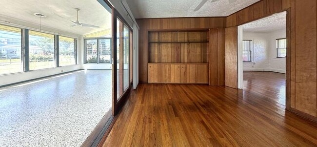 Building Photo - 1013 23rd St W