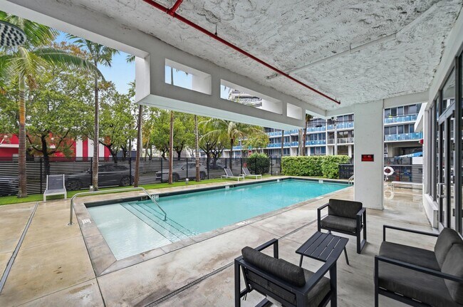 Building Photo - 13800 Highland Dr