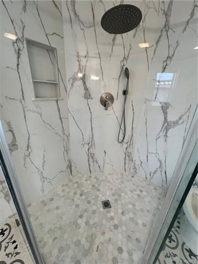 Building Photo - Welcome to this beautifully remodeled home