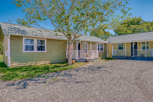 Building Photo - 1547 Garden Rd