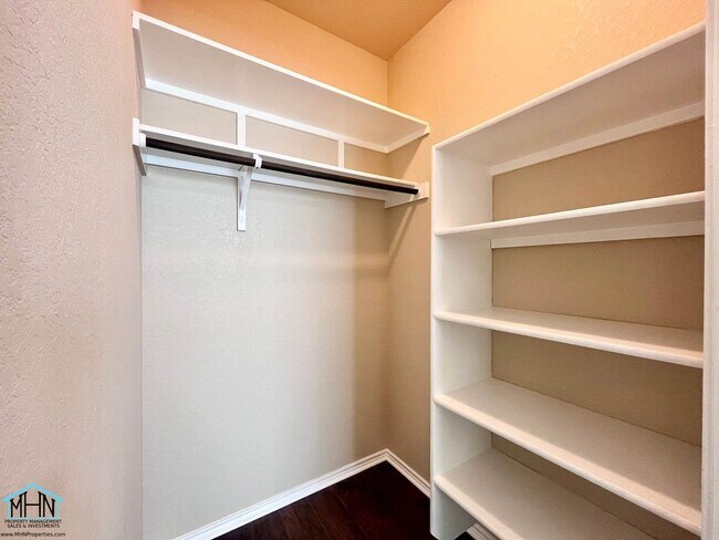Building Photo - A Stunning 5-Bedroom, 3.5-Bathroom Home in the Heart of San Antonio, Texas!