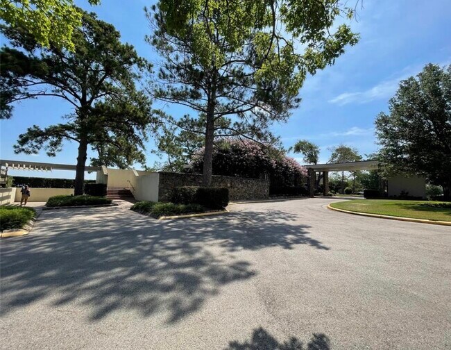 Building Photo - 12900 Walden Rd