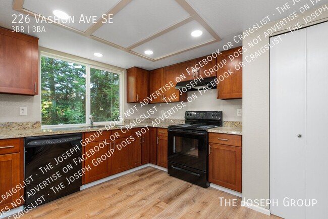 Building Photo - 226 Vashon Ave SE
