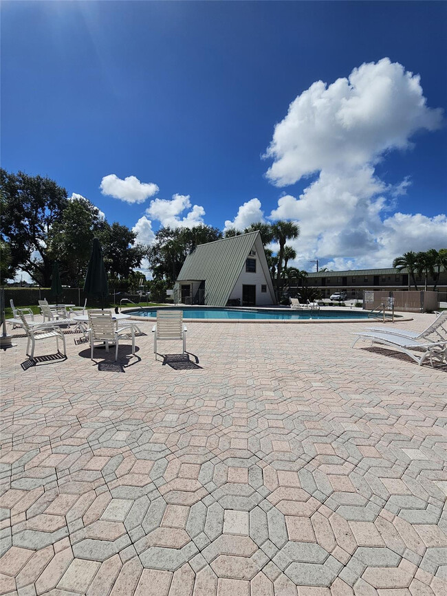 Building Photo - 1021 SE Monterey Rd