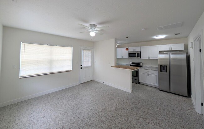 Building Photo - 124 146th Ave E