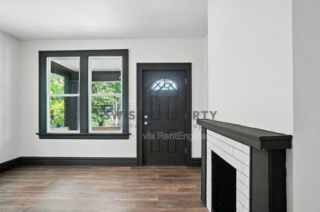 Building Photo - 889 E Livingston Ave