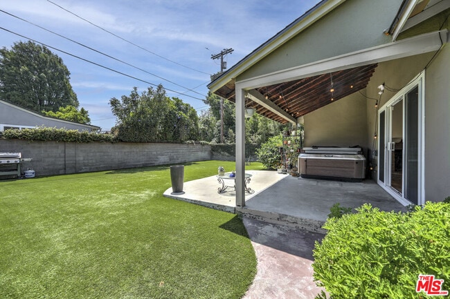 Building Photo - 6044 Varna Ave