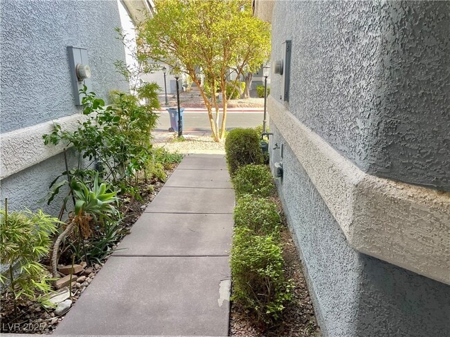 Building Photo - 8457 Pacific Fountain Ave