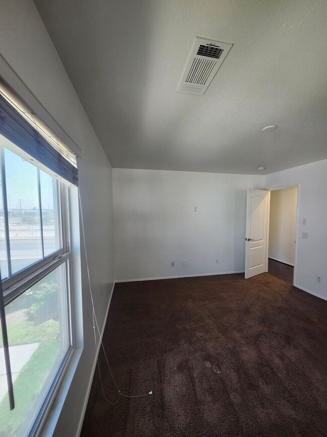 Building Photo - Chino 4 bedroom Beauty